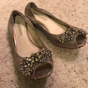 VERA WANG 8.5 metallic peep toe jeweled flats